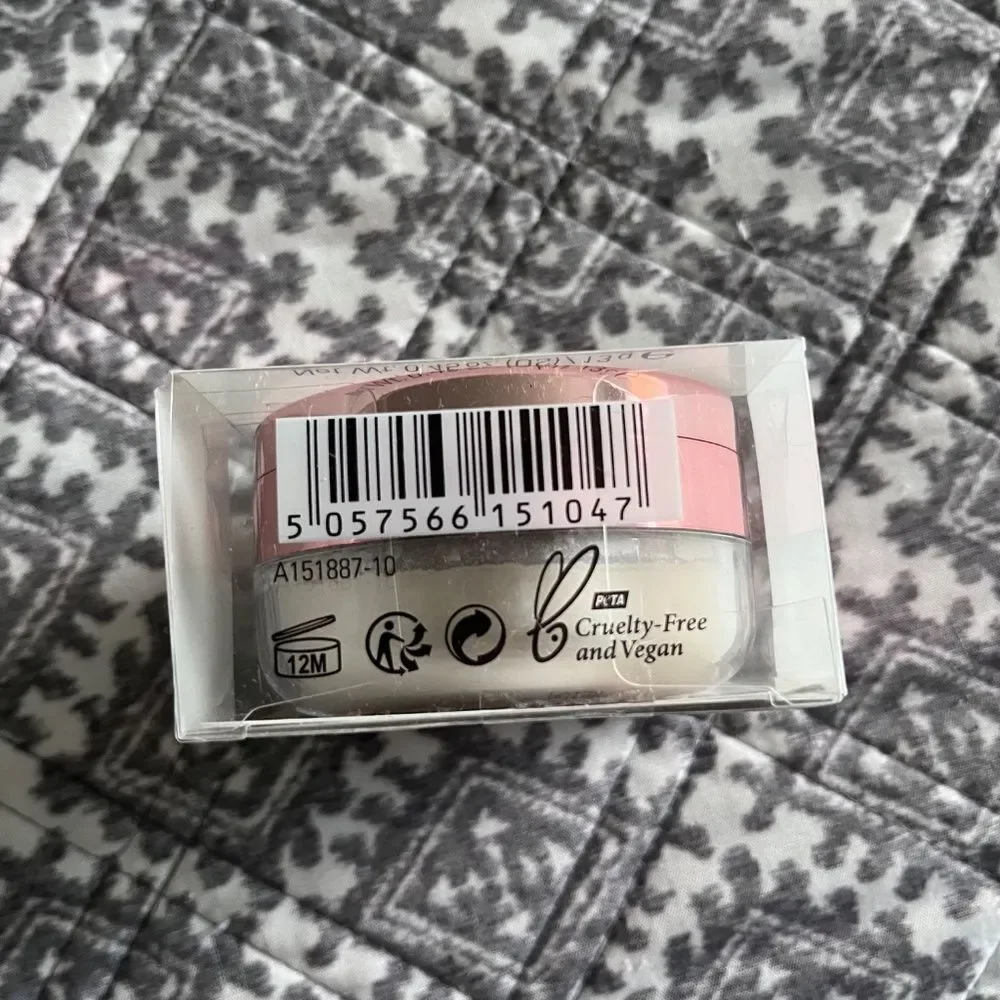 Revolution Light Yellow Conceal and Fix Loose Setting Powder
